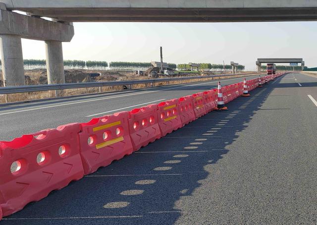 長(zhǎng)春經(jīng)濟(jì)圈環(huán)線高速公路二期項(xiàng)目岫巖互通跨京哈高速導(dǎo)改順利完成