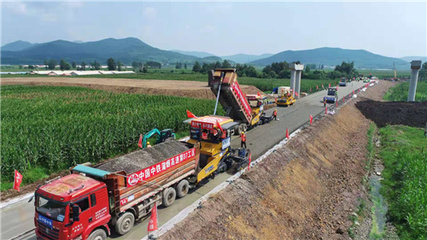 蒲煙高速公路全線水穩(wěn)開(kāi)始攤鋪